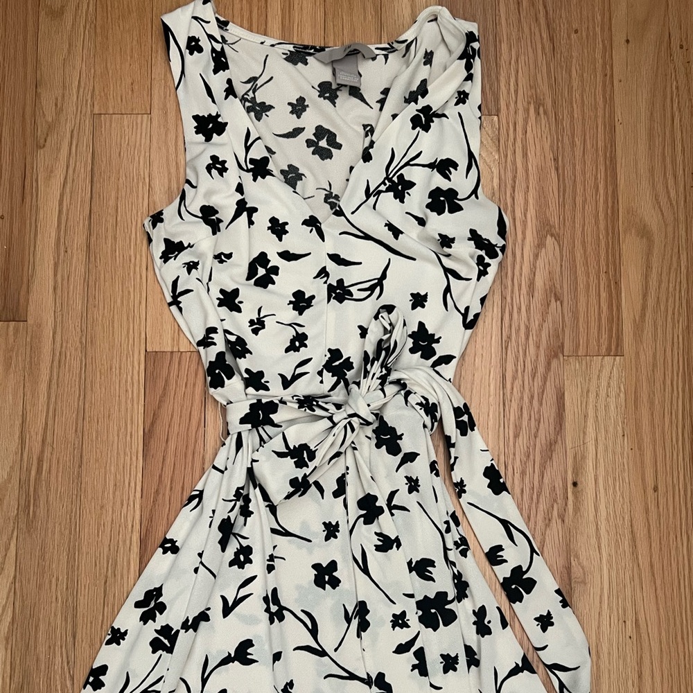 Black & White sleeveless floral dress